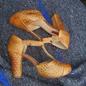 Ladies Miz Mooz Fancy size 7 heels